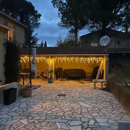 Avec Piscine Proche D'avignon Prázdninový dům