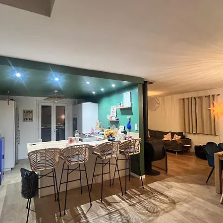 بيت للعطل Avec Piscine Proche D'avignon