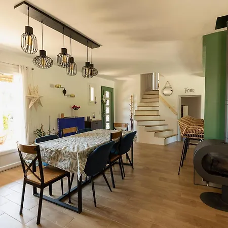 Avec Piscine Proche D'avignon Сasa de vacaciones *