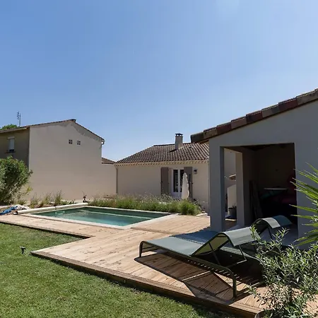 Avec Piscine Proche D'avignon